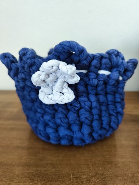 Cesta de crochê ou clorete azul marinho feita à mã. Outros Arte e Decoração