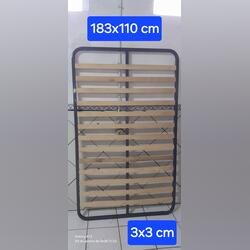 Estrados de corpo e meio. Camas