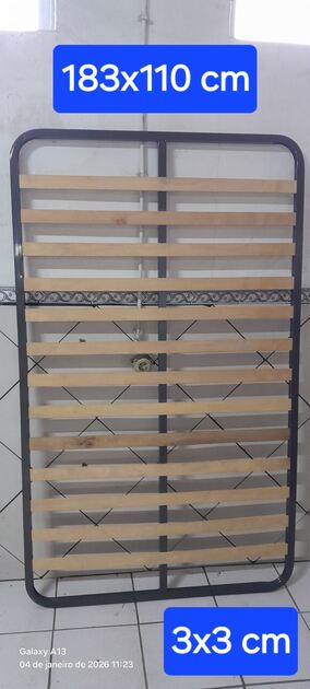 Estrados de corpo e meio. Camas