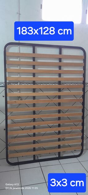 Estrados de corpo e meio. Camas