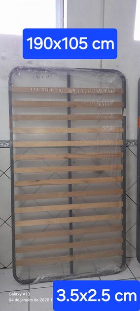 Estrados de corpo e meio. Camas