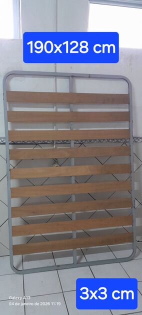 Estrados de corpo e meio. Camas