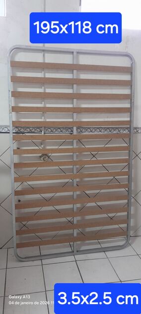 Estrados de corpo e meio. Camas