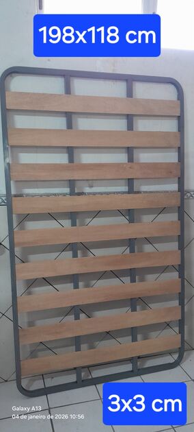 Estrados de corpo e meio. Camas