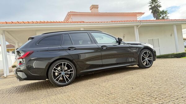 BMW 320 e Touring Pack Desportivo M Auto. Carros