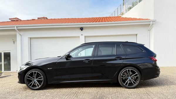 BMW 320 e Touring Pack Desportivo M Auto. Carros