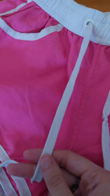 Calções Rosa Choque Sun & Beach com Detalhes White. Calções
