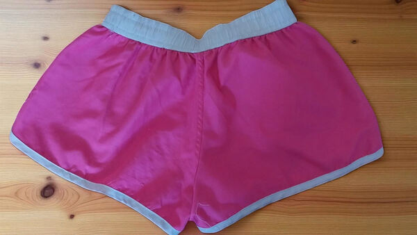 Calções Rosa Choque Sun & Beach com Detalhes White. Calções