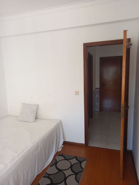 Quarto para alugar. Ofereço Quarto para Arrendar