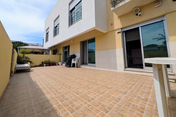 Apartamento T3 com Terraço Privativo, Garagem Box . Casa e apartamentos para vender