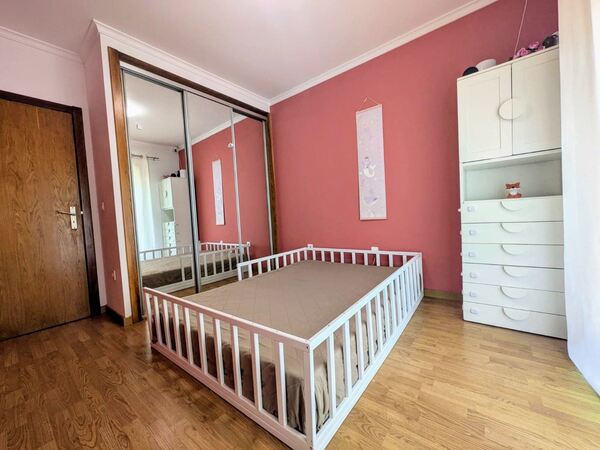 Apartamento T3 com Terraço Privativo, Garagem Box . Casa e apartamentos para vender