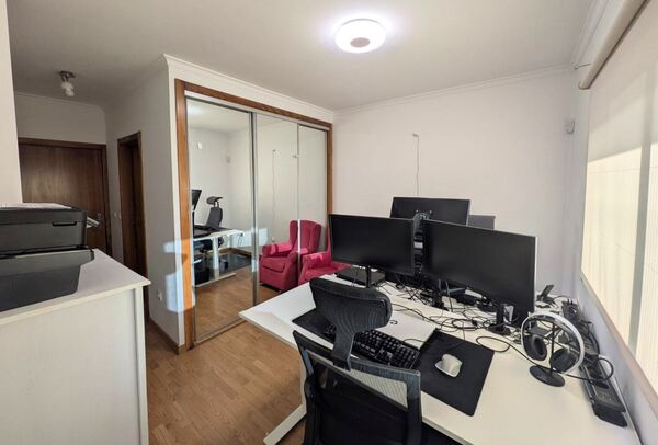 Apartamento T3 com Terraço Privativo, Garagem Box . Casa e apartamentos para vender