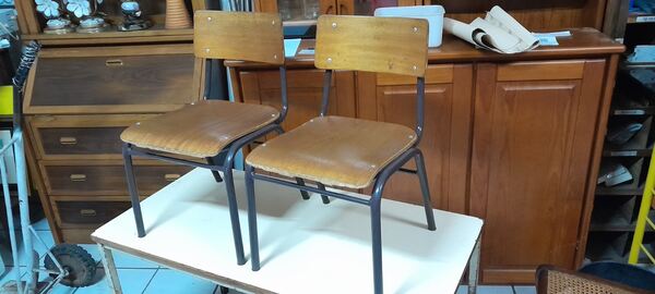 Cadeiras e Bancos diversos. Cadeiras