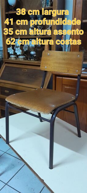 Cadeiras e Bancos diversos. Cadeiras