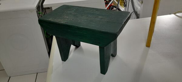 Cadeiras e Bancos diversos. Cadeiras