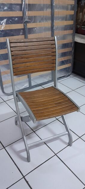 Cadeiras e Bancos diversos. Cadeiras
