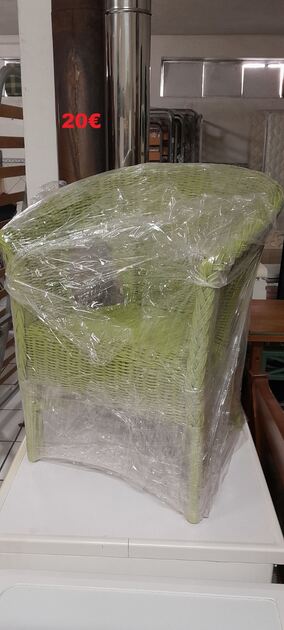 Cadeiras e Bancos diversos. Cadeiras