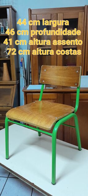 Cadeiras e Bancos diversos. Cadeiras