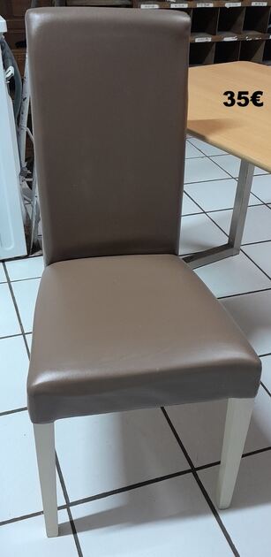 Cadeiras e Bancos diversos. Cadeiras