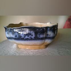 Saladeira Antiga em Louça de Sacavem. Pratos
