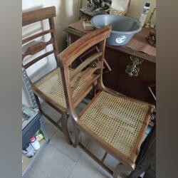 Vende-se . Conjunto de mesa e cadeiras