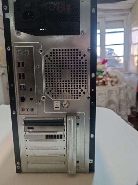 Torre Gaming. Desktops