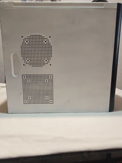 Torre Gaming. Desktops