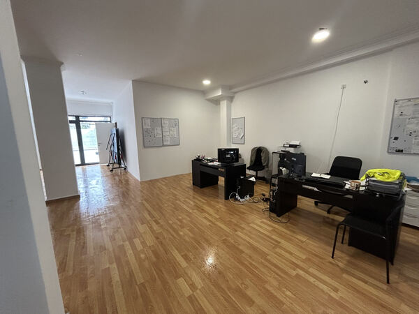 Loja na Urbanização Alto da Mira.. Casa e apartamentos para vender