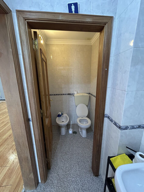 Loja na Urbanização Alto da Mira.. Casa e apartamentos para vender