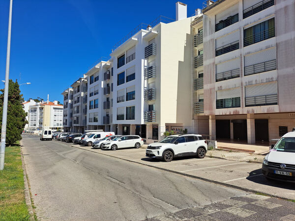 Loja na Urbanização Alto da Mira.. Casa e apartamentos para vender