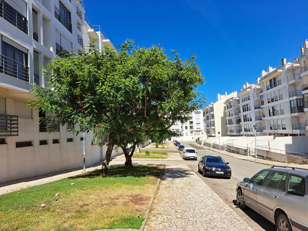 Loja na Urbanização Alto da Mira.. Casa e apartamentos para vender