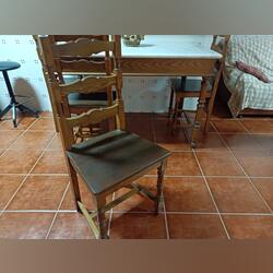 Mesa maciça com tampo mármore . Mesas e Cadeiras. Santa Maria da Feira. Retro/Vintage Madeira maciça Cozinha De jantar 