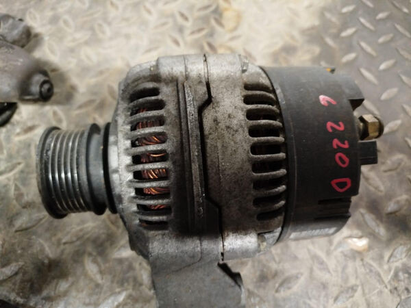 Alternador Mercedes C200 D ano 98. Motor e componentes