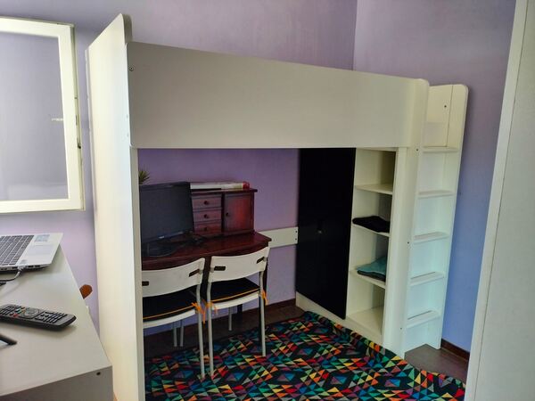 Cama alta Ikea sem secretária . Camas