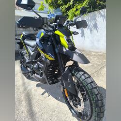 Vendo moto zontes 125U1 como nova com 3 meses. Motos