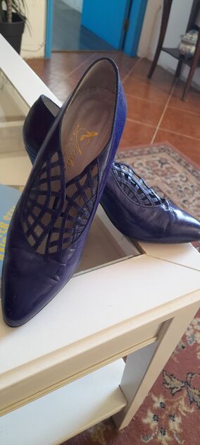 Vendo. Sapatos tacão