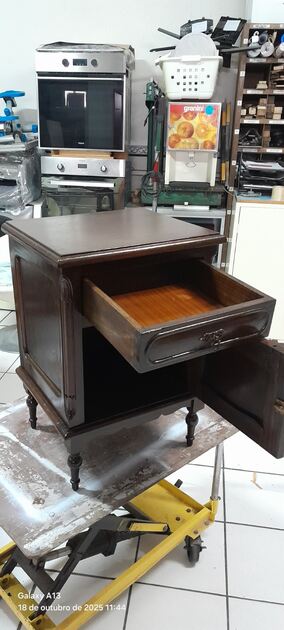 Mesinha de cabeceira nº 4. Mesinhas