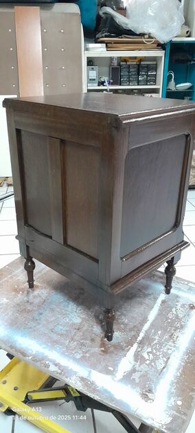 Mesinha de cabeceira nº 4. Mesinhas