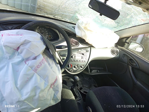 Para peças Ford Focus SW 1.4 Ano 2000. Carros para Peças