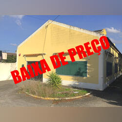 Edifício para restauração em Atouguia da Baleia. Lojas e estabelecimentos comerciais para vender. Peniche. 371 m2    