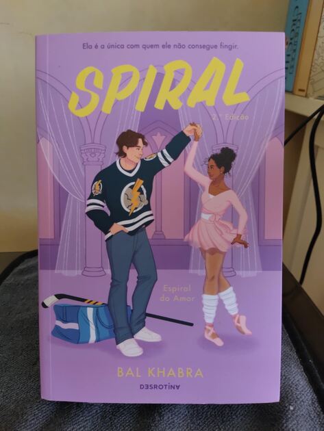 Livro “Spiral - Espiral do Amor”. Livros