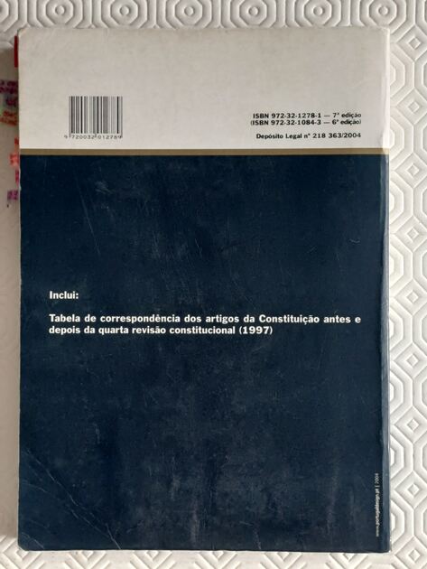 Constituição da República Portuguesa . Livros