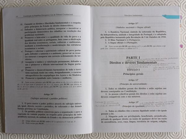 Constituição da República Portuguesa . Livros