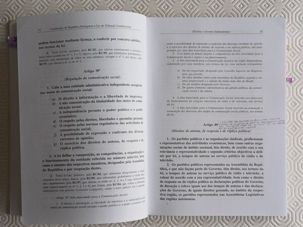 Constituição da República Portuguesa . Livros