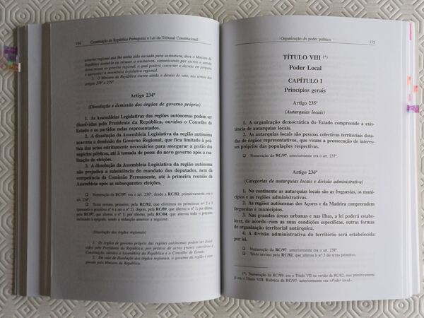 Constituição da República Portuguesa . Livros