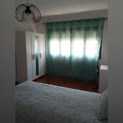 Quarto. Ofereço Quarto para Arrendar