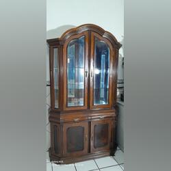 Cristaleira / Expositor. Aparadores