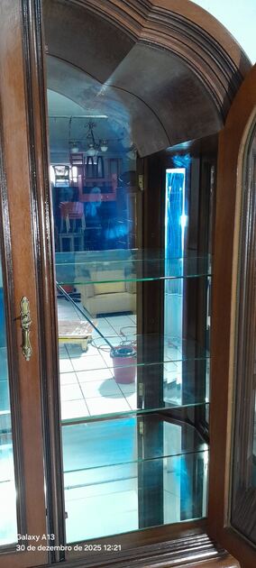 Cristaleira / Expositor. Aparadores