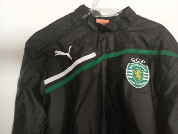 corta vento preto da puma com forro respirável . Roupa desportiva