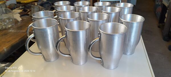 Lote de 10 canecas de alumínio 40 cl. Outros Acessórios de Lar